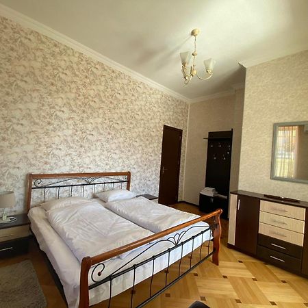 Neli & Zaal Guest House Telavi Luaran gambar