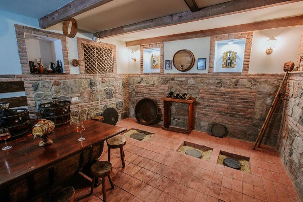 Neli & Zaal Guest House Telavi Luaran gambar