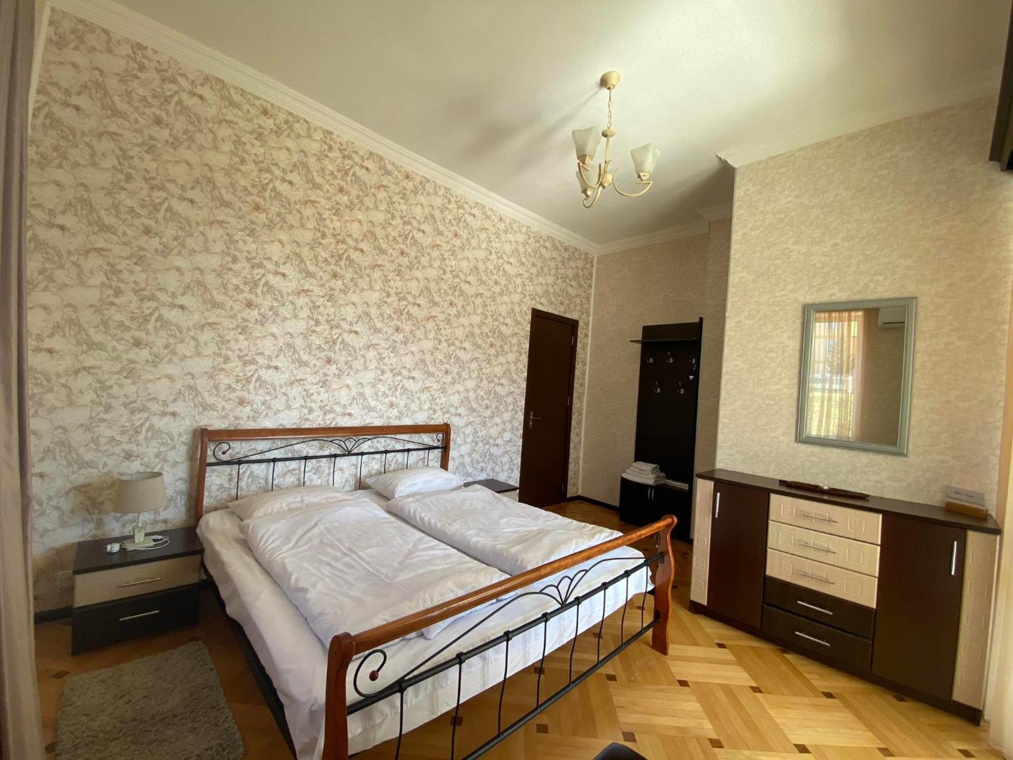 Neli & Zaal Guest House Telavi Luaran gambar