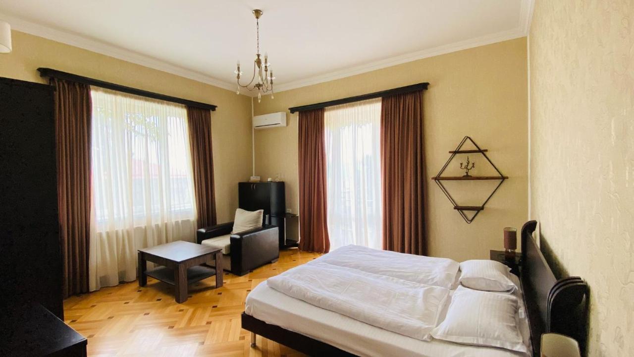 Neli & Zaal Guest House Telavi Luaran gambar